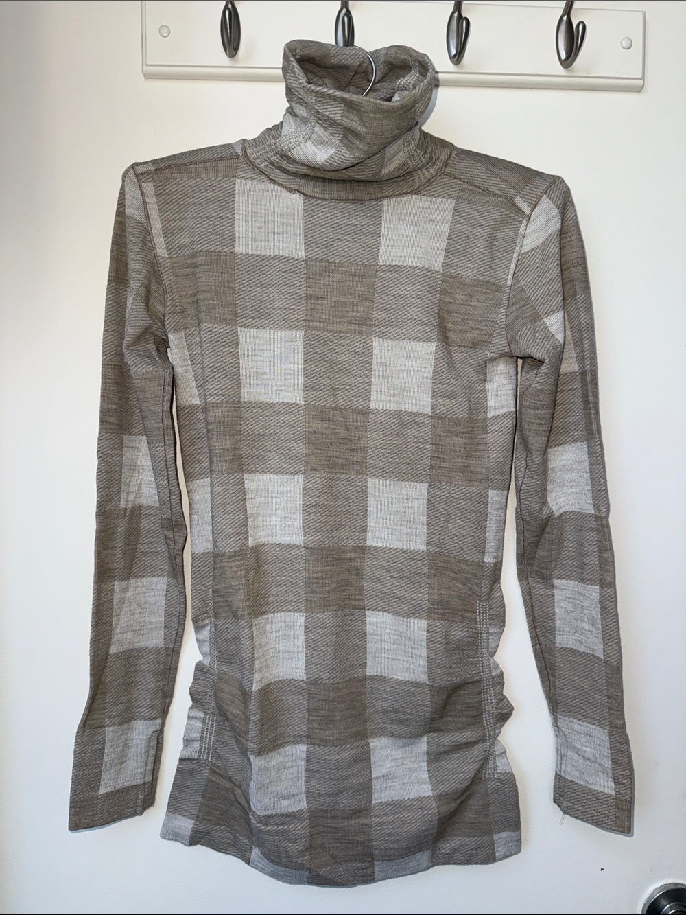 Athleta sporty knit Plaid Turtleneck Sweater top XS - Taupe/Beige wool blended